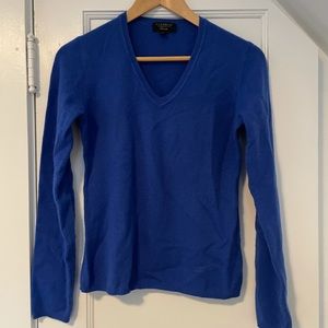 Cashmere v neck sweater